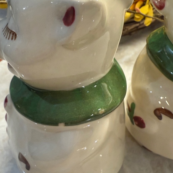 Vintage Winnie Pig Salt and Pepper Shakers by Shawnee - Picture 5 of 6